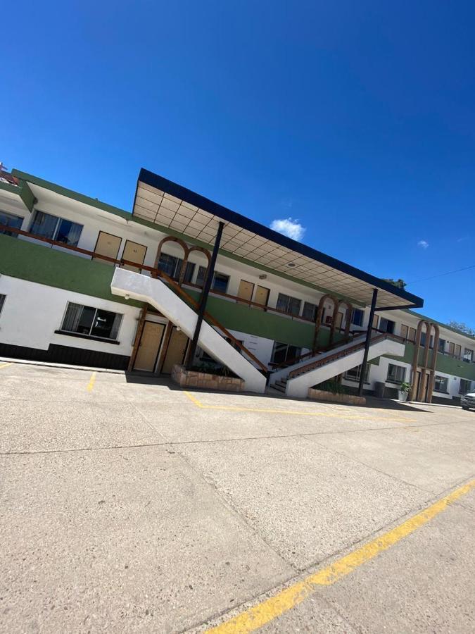 Hotel Zacatecas Courts Exterior photo